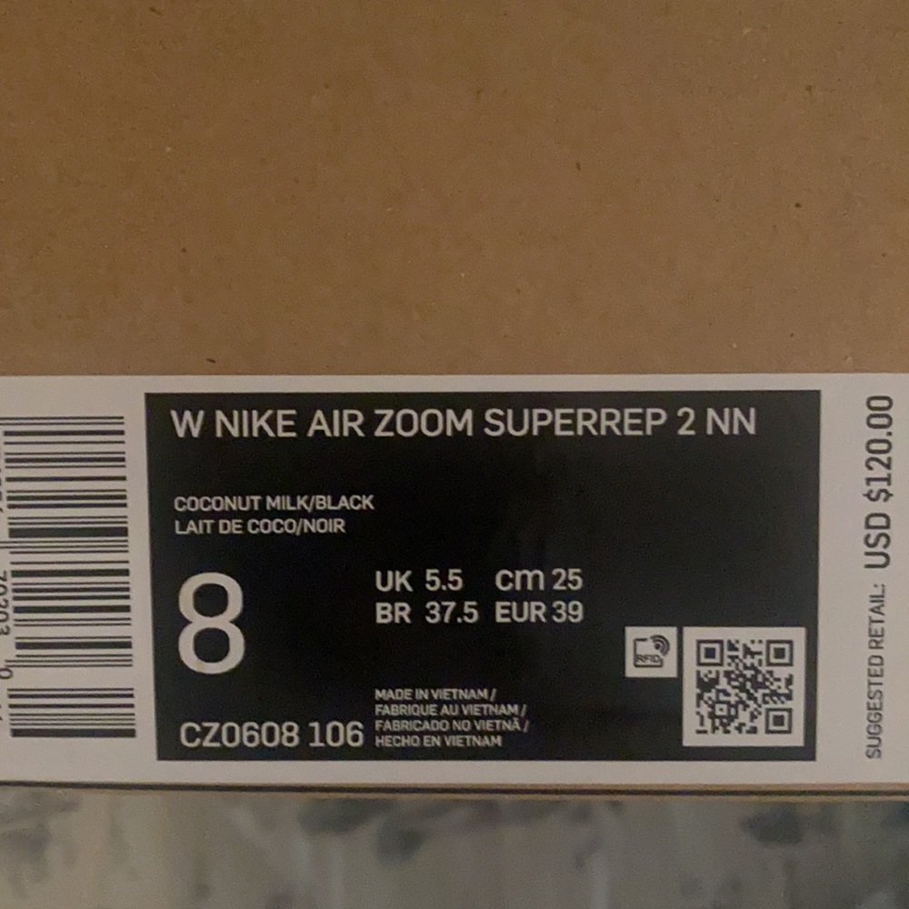 Nike Superzoom size 8 but would probably fit 7.5. Very Recently purchased. - Picture 4 of 6